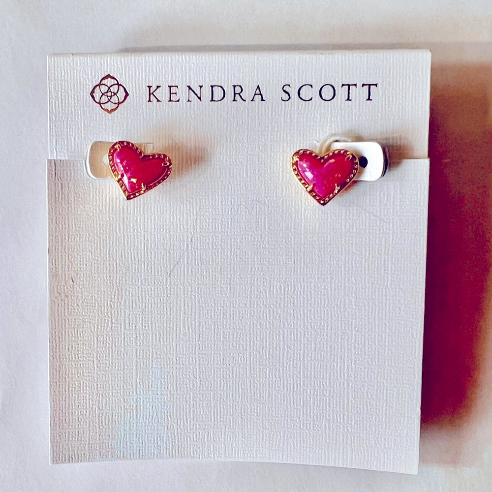 Ari Heart Stud Ear Gold
